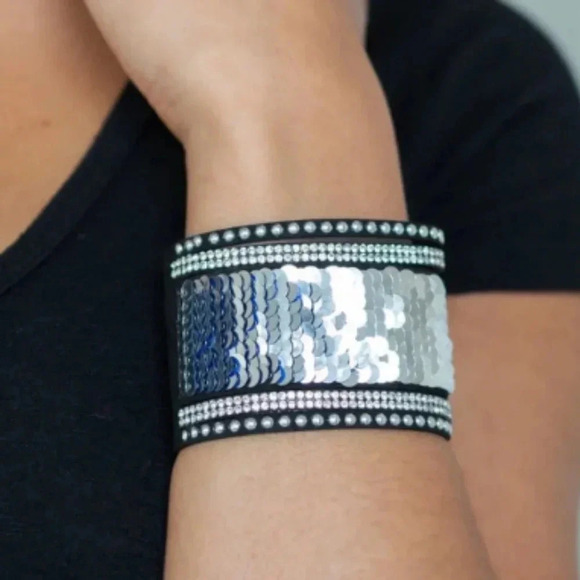 Pink Silver Sequins Rhinestones Black Suede Mermaid Urban Snap Unisex - Picture 2 of 2